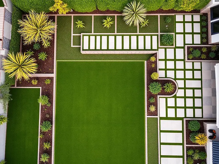 Lindenallee am Schlosspark